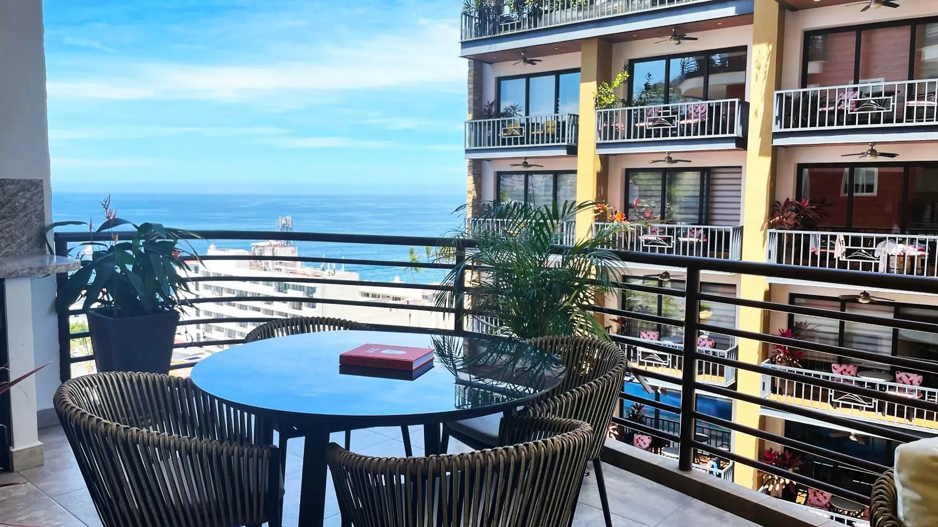 Pinnacle Resorts 180 Puerto Vallarta Apartment