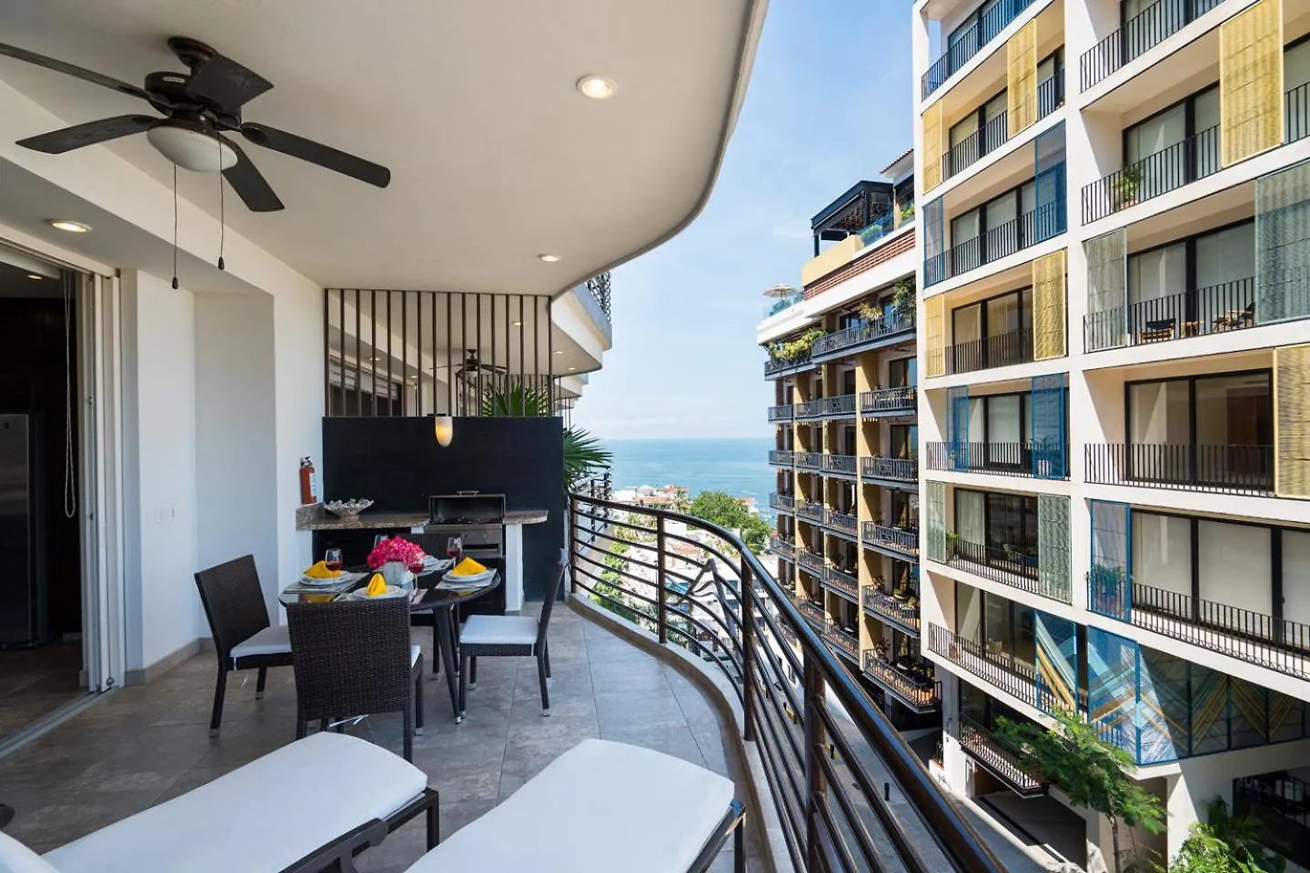Pinnacle Resorts 180 Puerto Vallarta Apartment